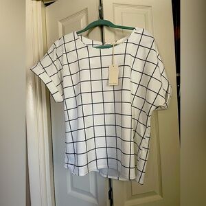 Women’s geometric patterned top, NWT. L.